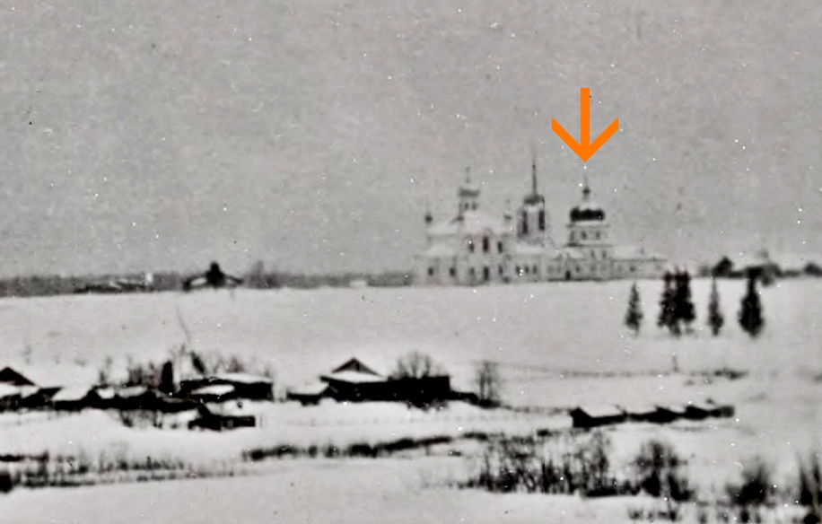 Храмовый комплекс. Церкви Благовещения Пресвятой Богородицы и Воскресения Христова, Усть-Паденьга (Шенкурский район, Архангельская область). архивная фотография, Фото 7 января 1919 г. Правее - деревянная Благовещенская церковь, левее - каменная Воскресенская. Библиотека Мичиганского университета