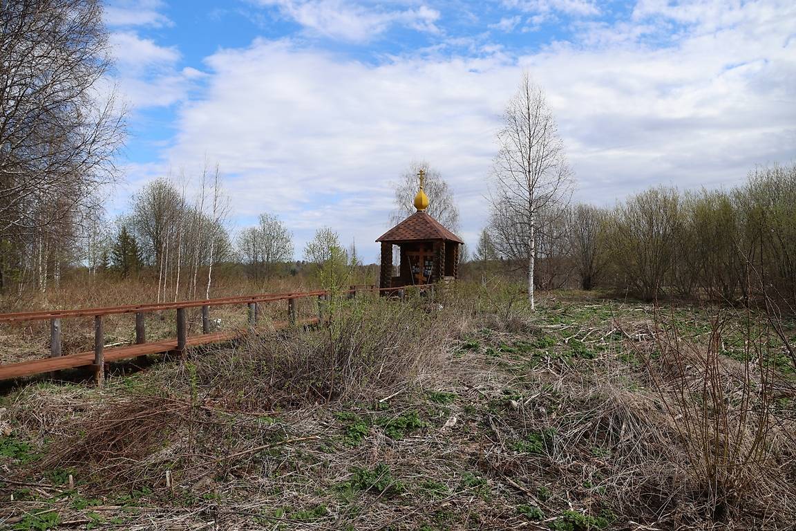 общий вид в ландшафте. Неизвестная часовня, Усть-Паденьга (Шенкурский район, Архангельская область)