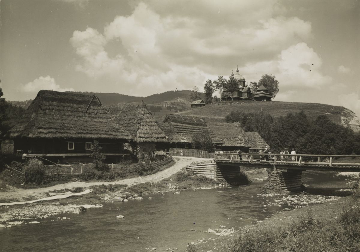 Тернавка. Церковь Введения во храм Пресвятой Богородицы. архивная фотография, Фото 1932 г. Польская национальная цифровая библиотека https://polona.pl/item/tarnawka-nad-oporem-chaty-bojkow,NTE2MjM1NDc/0/#info:metadata