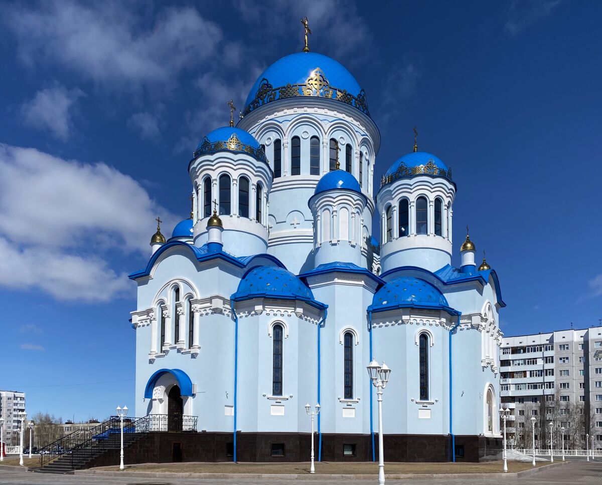 Кафедральный собор Троицы Живоначальной, Сургут (Сургутский район и г. Сургут, Ханты-Мансийский автономный округ). фасады, Вид с юго-востока