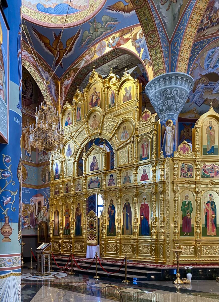 Кафедральный собор Троицы Живоначальной, Сургут (Сургутский район и г. Сургут, Ханты-Мансийский автономный округ). интерьер и убранство, Левый придельный иконостас