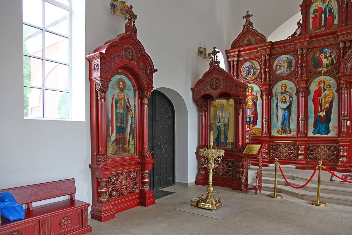 Церковь Тихона, Патриарха Всероссийского, Красногвардейский район (Санкт-Петербург, г. Санкт-Петербург). интерьер и убранство, Внутреннее убранство церкви