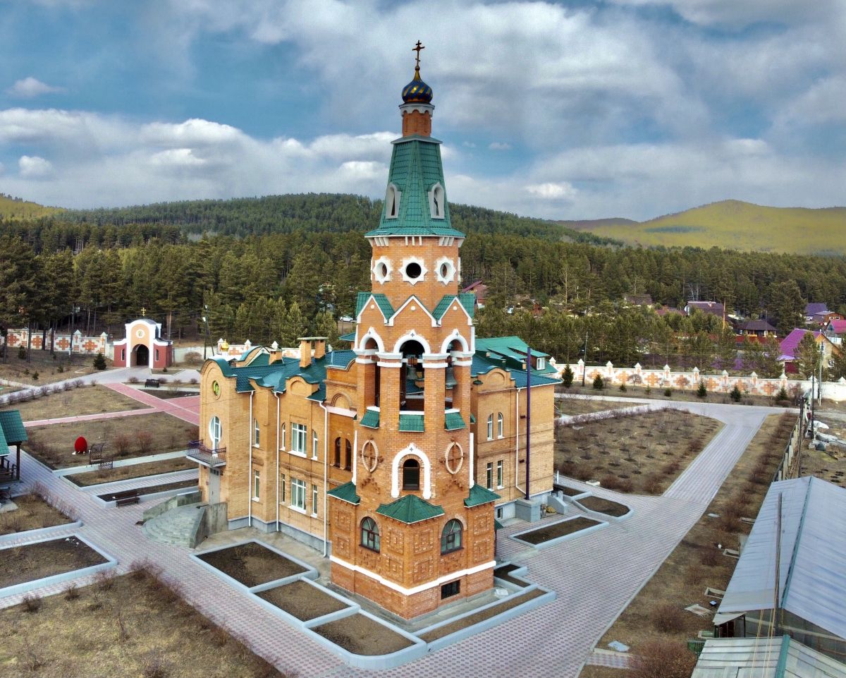 Атамановский Всехсвятский женский монастырь. Церковь Всех Святых, в земле Российской просиявших, Атамановка (Читинский район, Забайкальский край). общий вид в ландшафте, Вид с ЮЗ