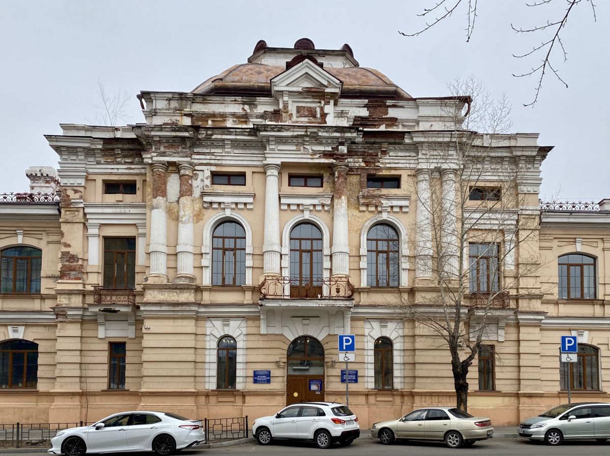Домовая церковь Александры Римской в женской гимназии, Чита (Чита, город, Забайкальский край). фасады, Центральная часть, вид с ул Чкалова
