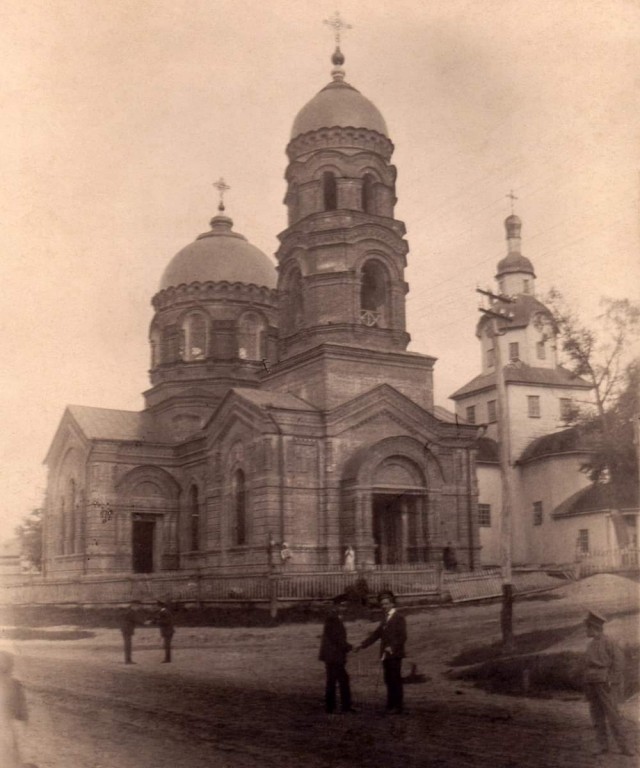 Храмовый комплекс. Старая и новая церкви Николая Чудотворца, Лебедин (Сумской район, Украина, Сумская область). архивная фотография, Частная коллекция. Фото 1910-х годов