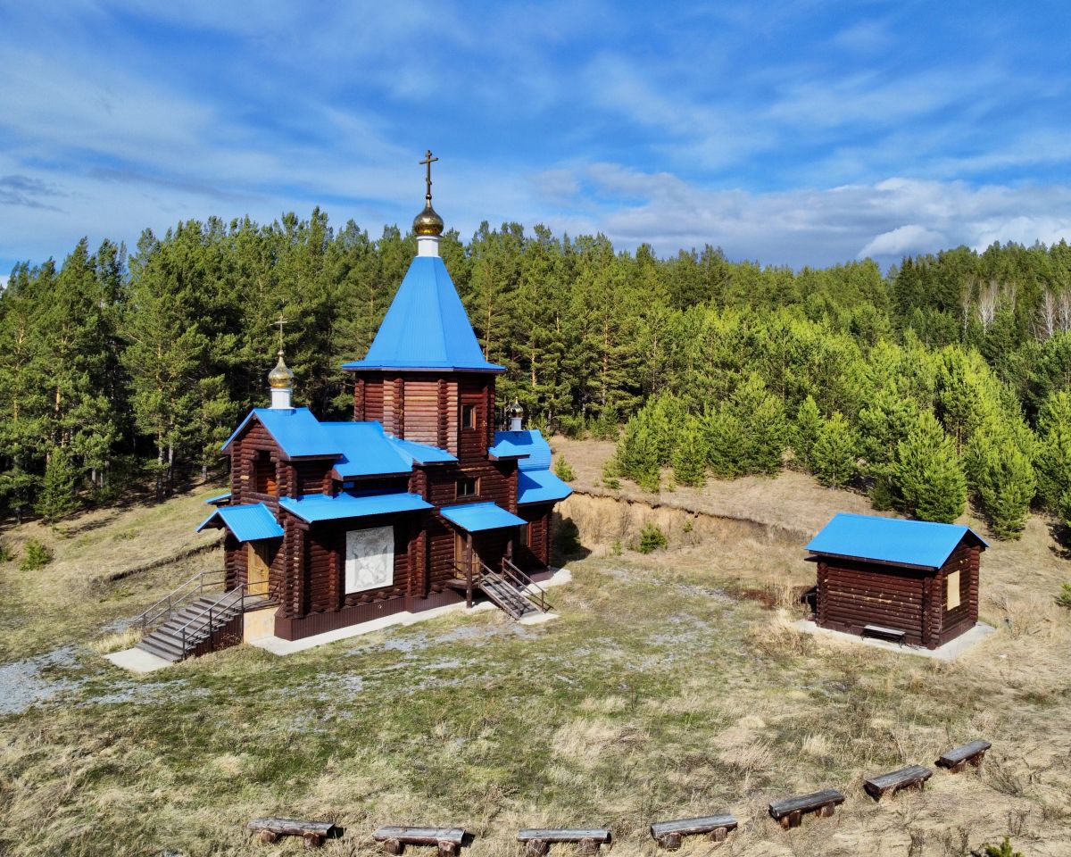 Церковь Владимирской иконы Божией Матери, Гляден (Емельяновский район, Красноярский край). фасады, Вид с ЮЗ