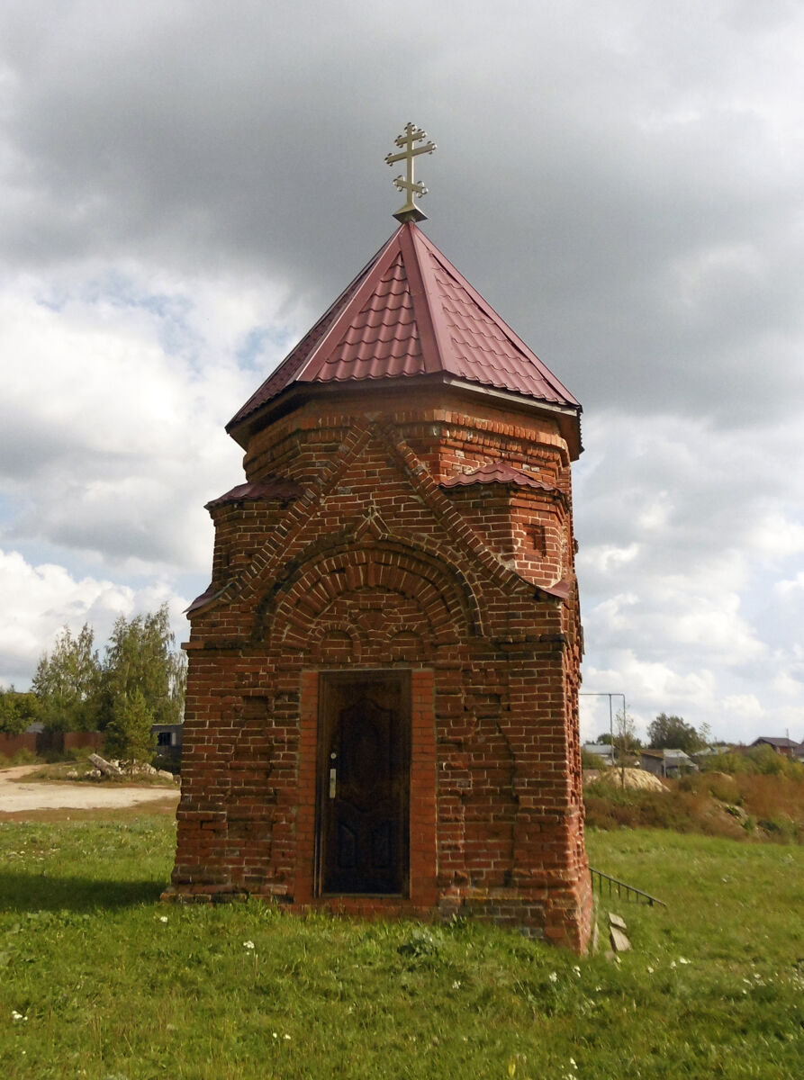 Неизвестная часовня в Ключёво, Сергач (Сергачский район, Нижегородская область). фасады, Западный фасад часовни с вратами 