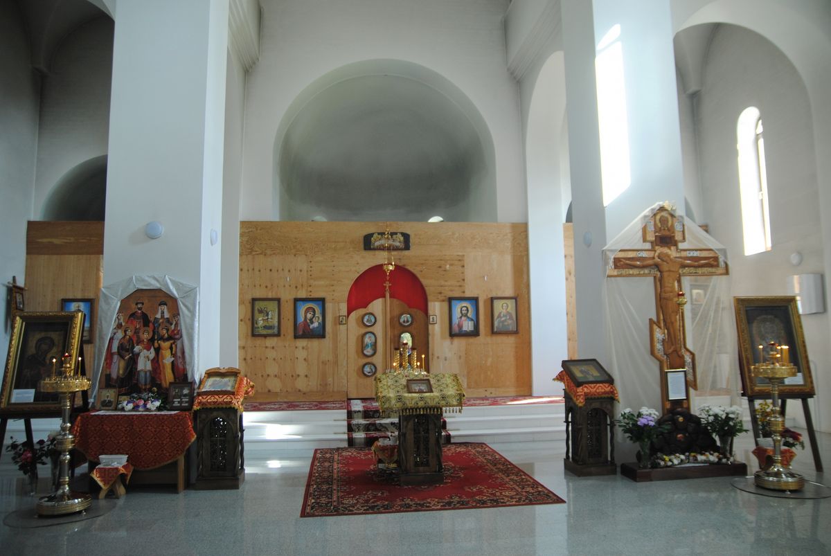 Интерьер и временный иконостас, интерьер и убранство. Церковь Николая, царя-мученика, Новосибирск (Новосибирск, город, Новосибирская область)