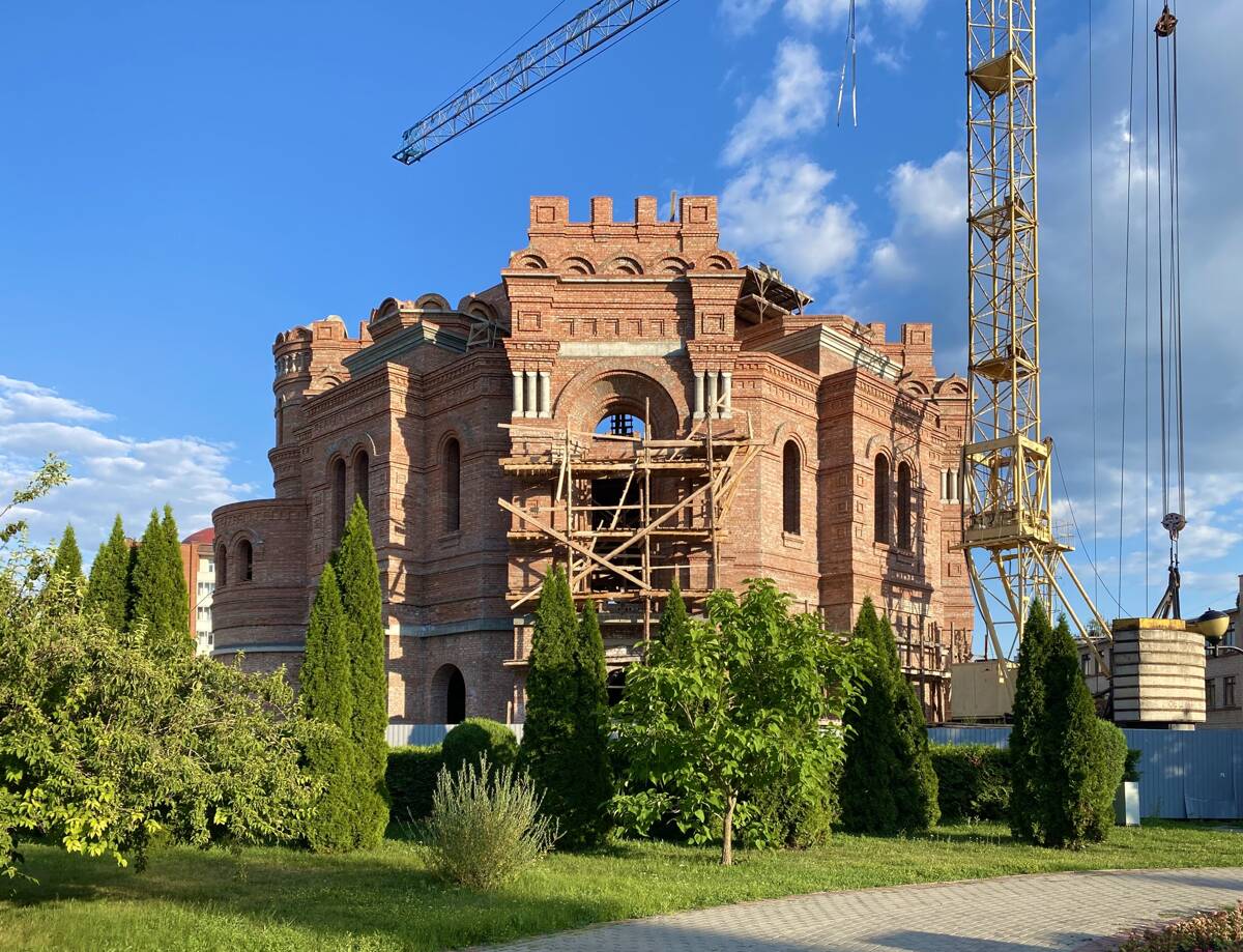 Церковь Покрова Пресвятой Богородицы (новая), Тамбов (Тамбов, город, Тамбовская область). документальные фотографии, Вид с северо-запада из сквера