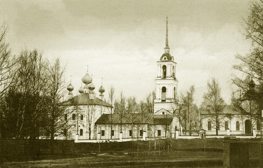 Храмовый комплекс. Церкви Казанской иконы Божией Матери и  Троицы Живоначальной, Весьегонск (Весьегонский район, Тверская область). архивная фотография, Фото 1910-х гг.