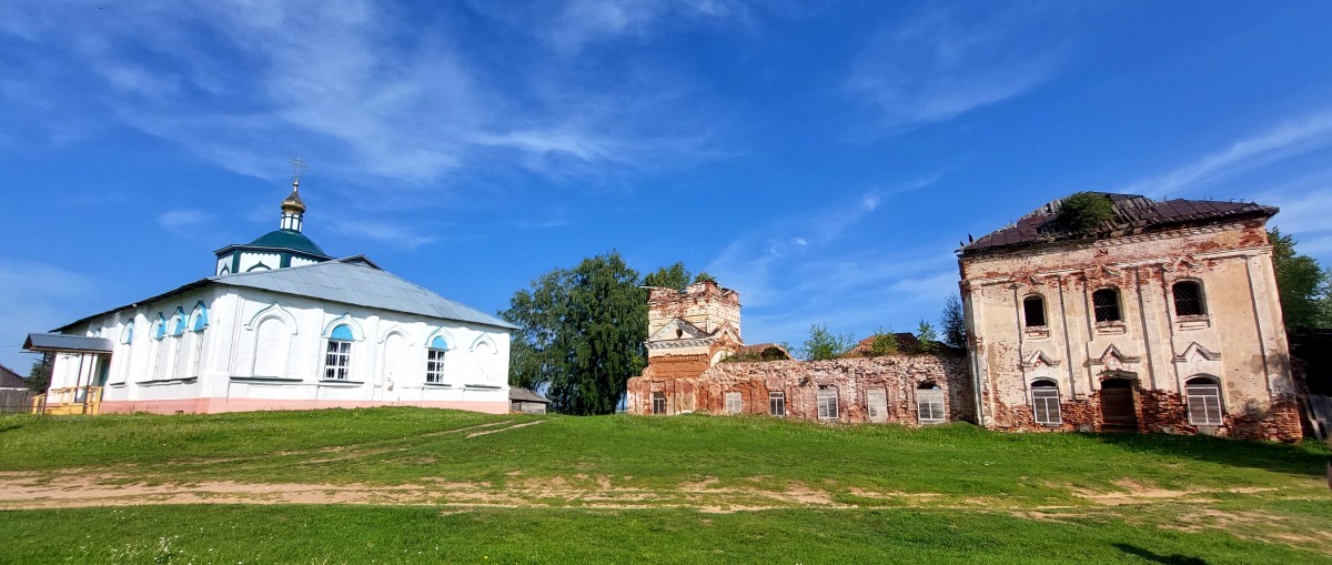 Храмовый комплекс. Церкви Казанской иконы Божией Матери и  Троицы Живоначальной, Весьегонск (Весьегонский район, Тверская область). фасады