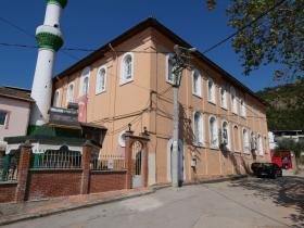 Исметийе (Каласани). Церковь Михаила и Гавриила Архангелов