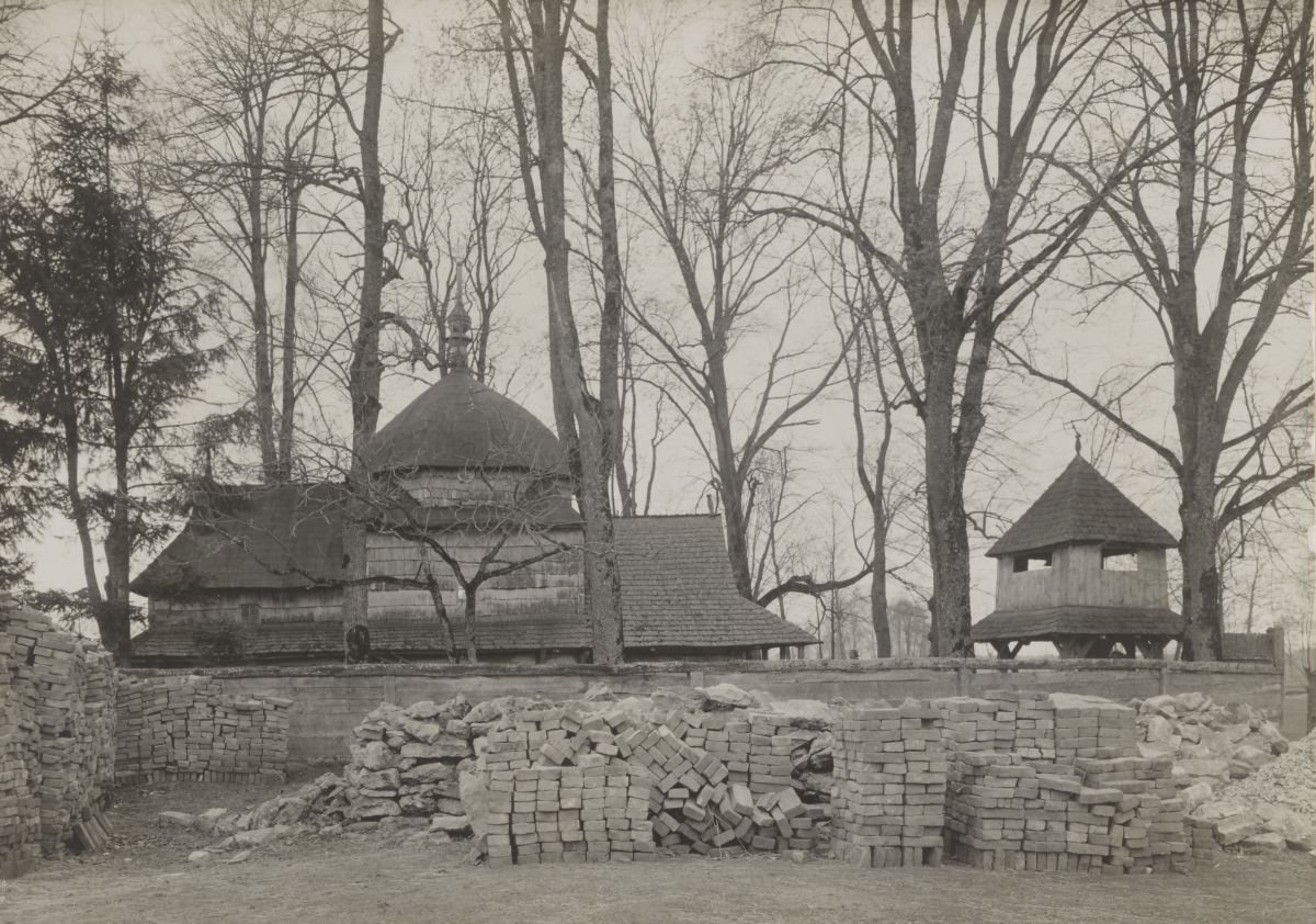 Росновка. Церковь Покрова Пресвятой Богородицы. архивная фотография, Фото 1912 г. Польская национальная библиотека https://polona.pl/item/widok-ogolny-drewnianej-cerkwi-w-wolce-rosnowskiej,MTIxNzMxMzk1/0/#info:metadata