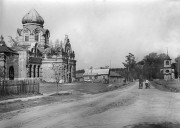 Церковь Усекновения главы Иоанна Предтечи, Деревянная церковь Усекновения главы справа, слева кирпичная Предтеченская церковь<br>, Ивановское, Черноголовский городской округ, Московская область