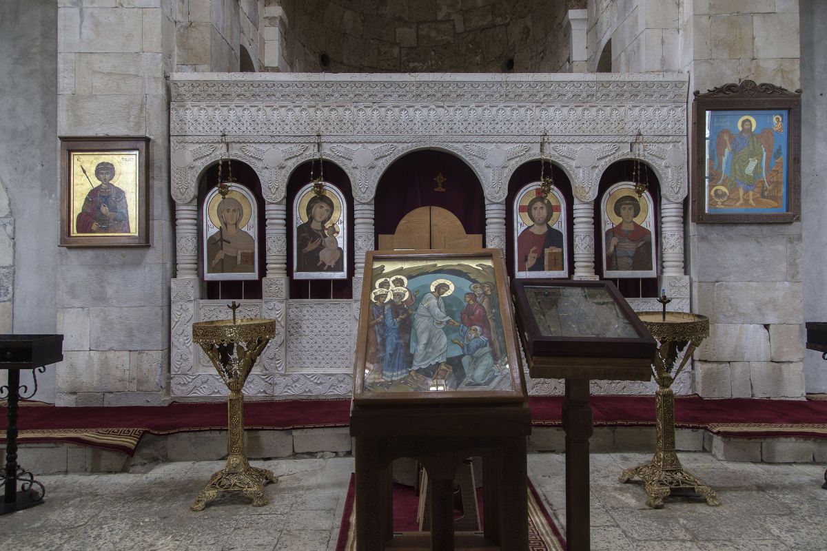 Церковь Георгия Победоносца, Мравалдзали (Рача-Лечхуми и Квемо-Сванети, Грузия). интерьер и убранство