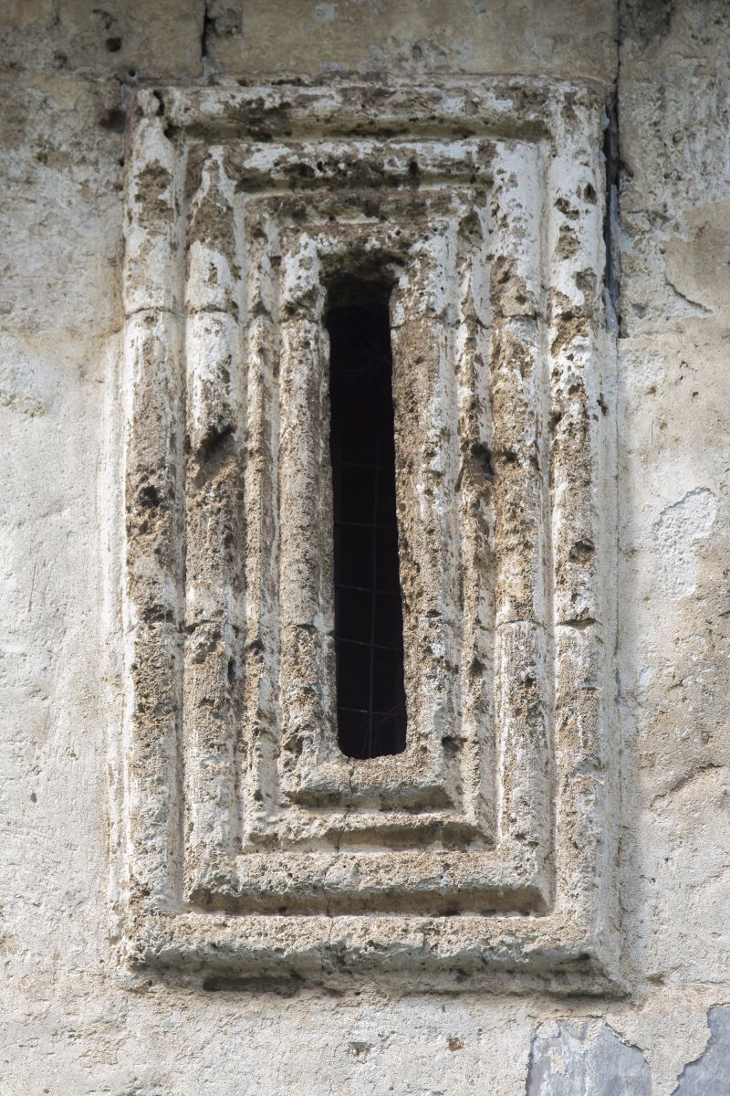 Лаштхвери (Линджери, Лаштхор). Церковь Гавриила Архангела. архитектурные детали, восточное окно