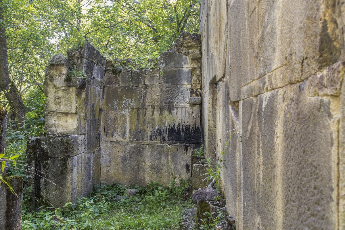 Гохнари. Церковь Георгия Победоносца. интерьер и убранство, руины южного придела