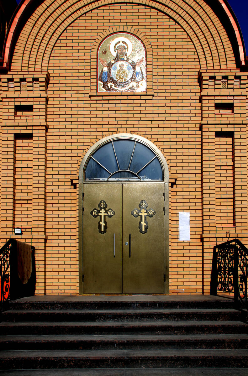 Церковь Троицы Живоначальной, Барнаул (Барнаул, город, Алтайский край). архитектурные детали, Западный вход в церковь.