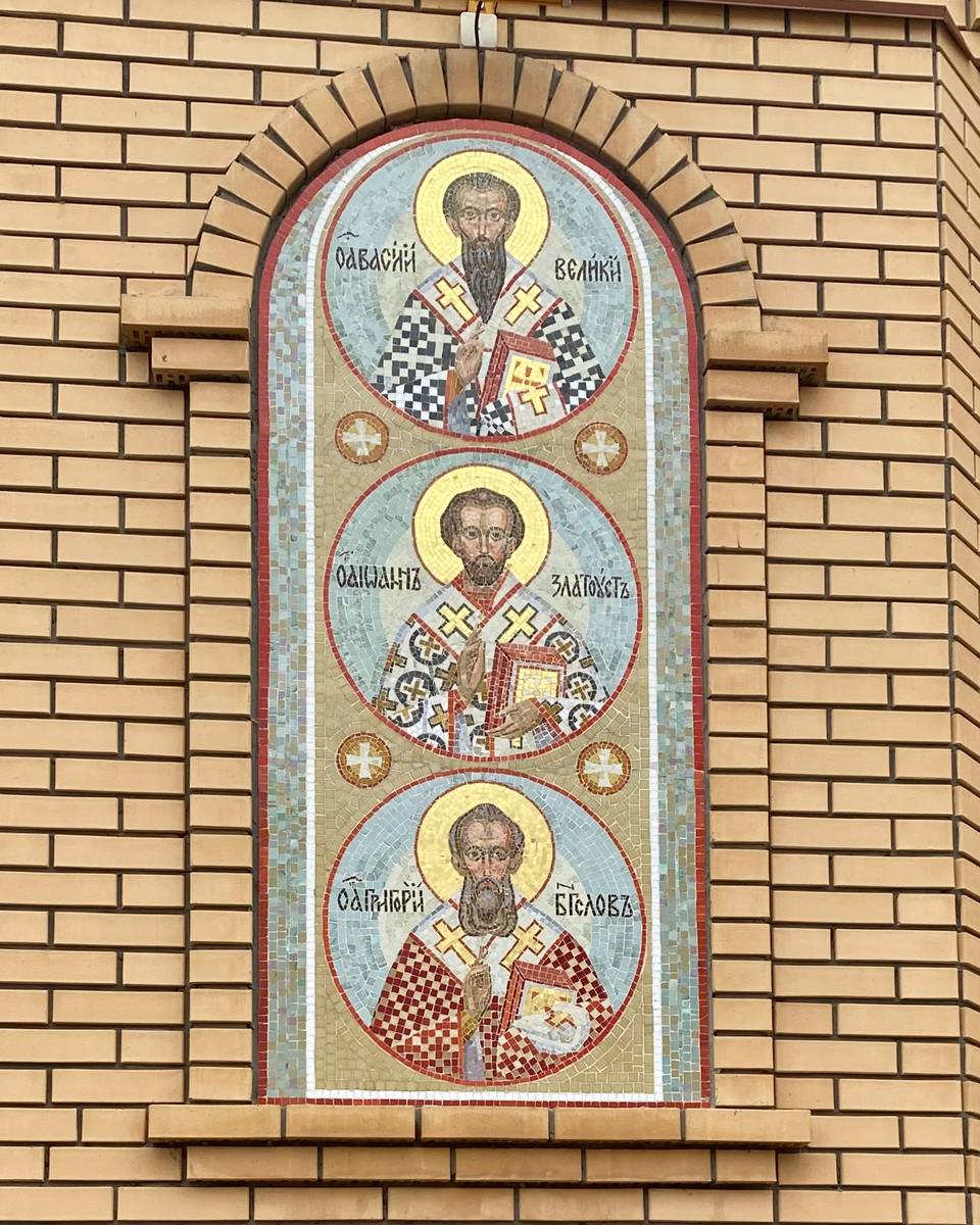 Мозаичное панно на северном фасаде, дополнительная информация. Церковь Троицы Живоначальной, Барнаул (Барнаул, город, Алтайский край)