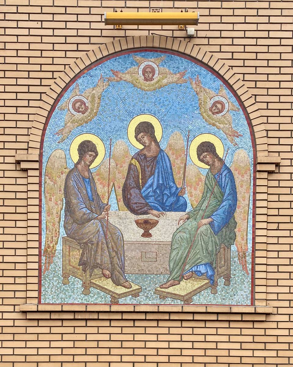 Мозаичное панно восточного фасада, дополнительная информация. Церковь Троицы Живоначальной, Барнаул (Барнаул, город, Алтайский край)