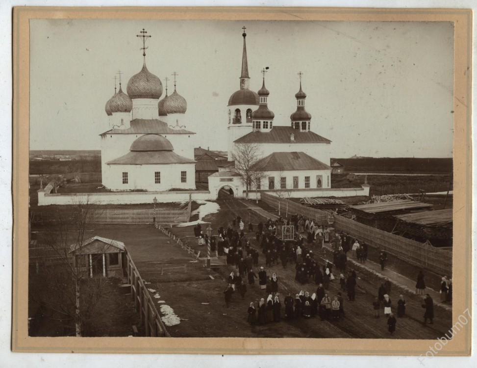 Храмовый комплекс. Собор Преображения Господня и церковь Василия Великого, Белозерск (Белозерский район, Вологодская область). архивная фотография, Частная коллекция. Фото 1900-х годов