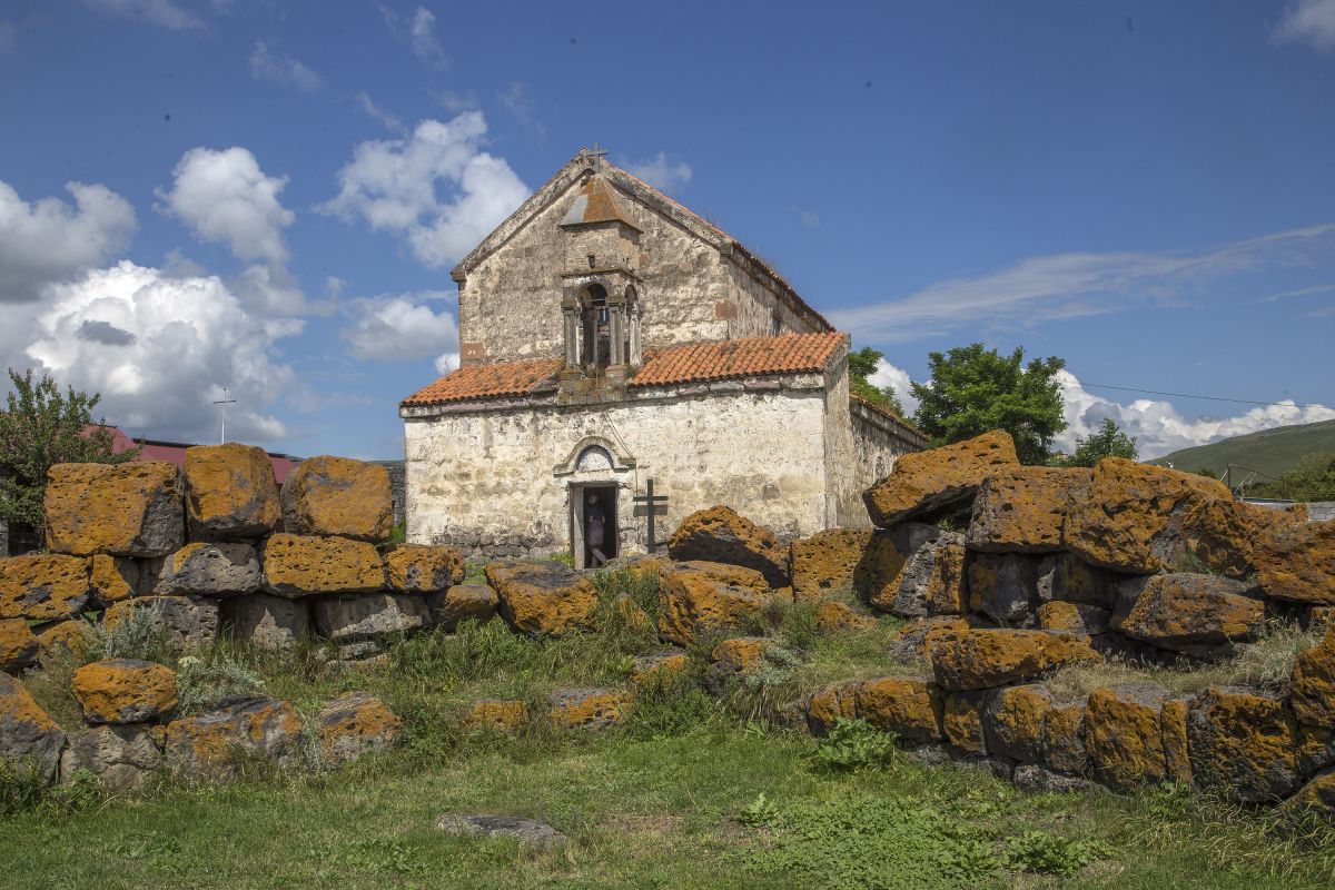 Саро. Монастырь Михаила и Гавриила Архангелов. фасады, вид с запада