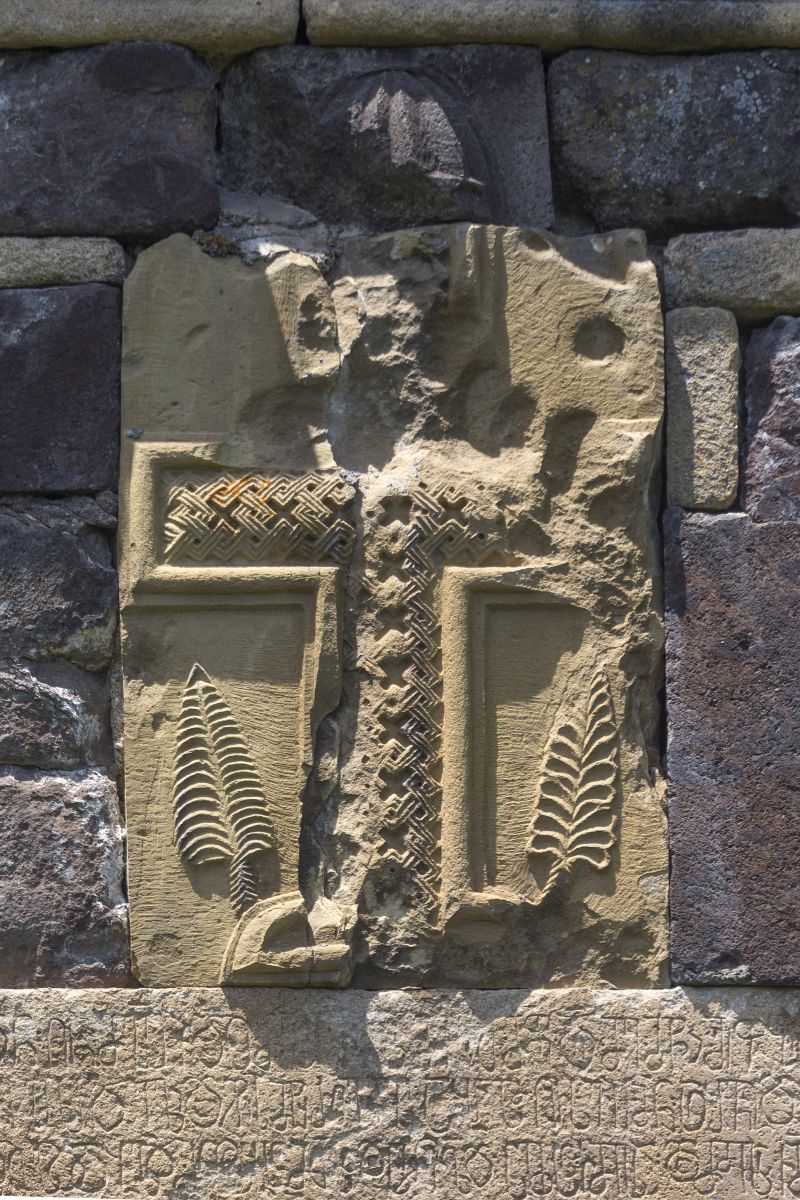 Гударехи. Монастырь Богородицы. Церковь Богородицы. архитектурные детали, крест на западном фасаде колокольни