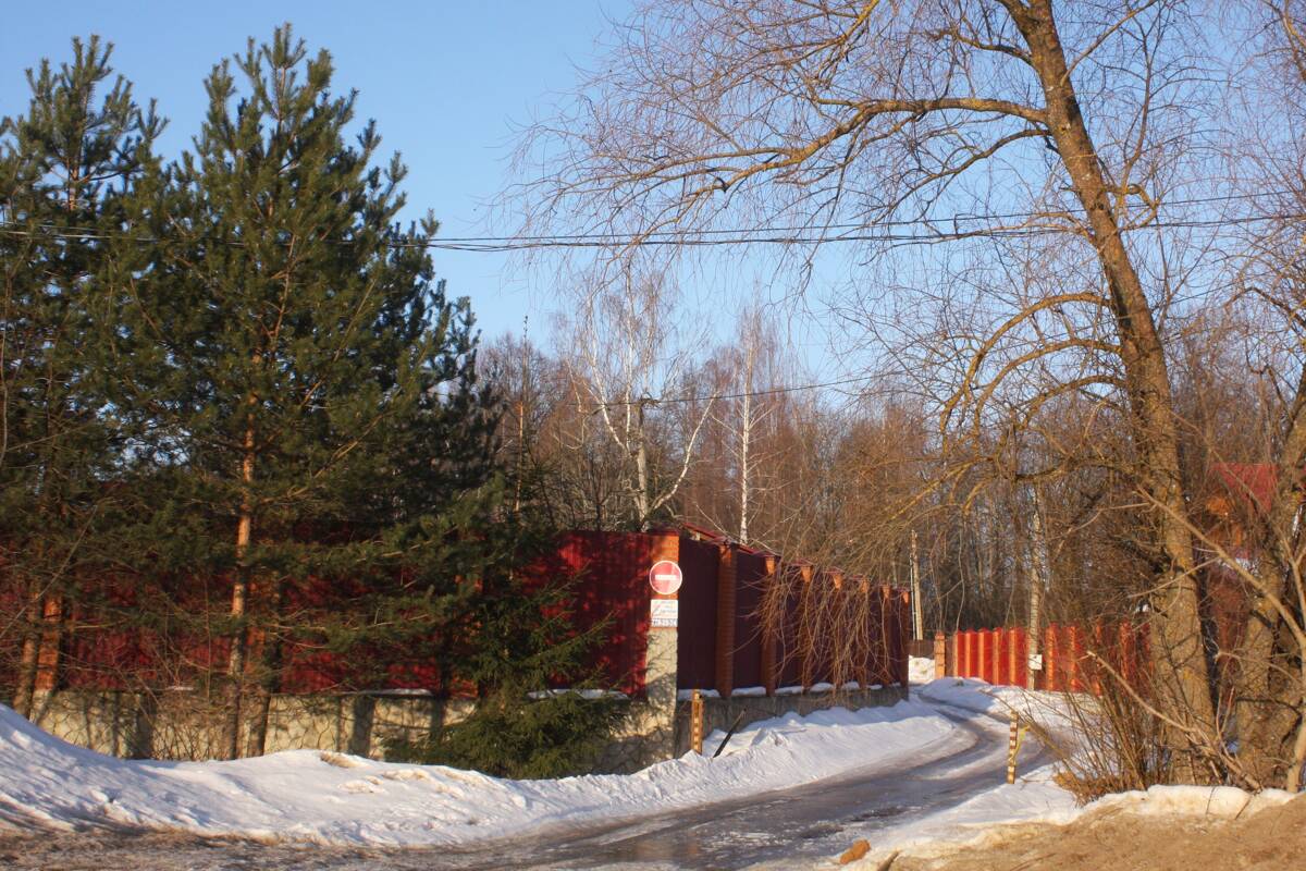 Церковь Спаса Нерукотворного Образа, Осташёво (Волоколамский городской округ, Московская область). дополнительная информация, Вид на церковное место с востока