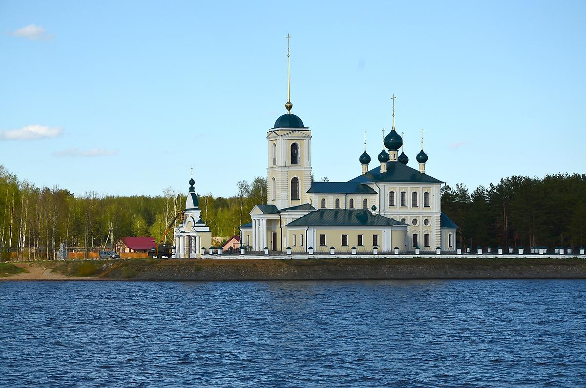 фасады. Церковь Знамения Креста Господня в Коприне (новая), Ясенево (Рыбинский район, Ярославская область)