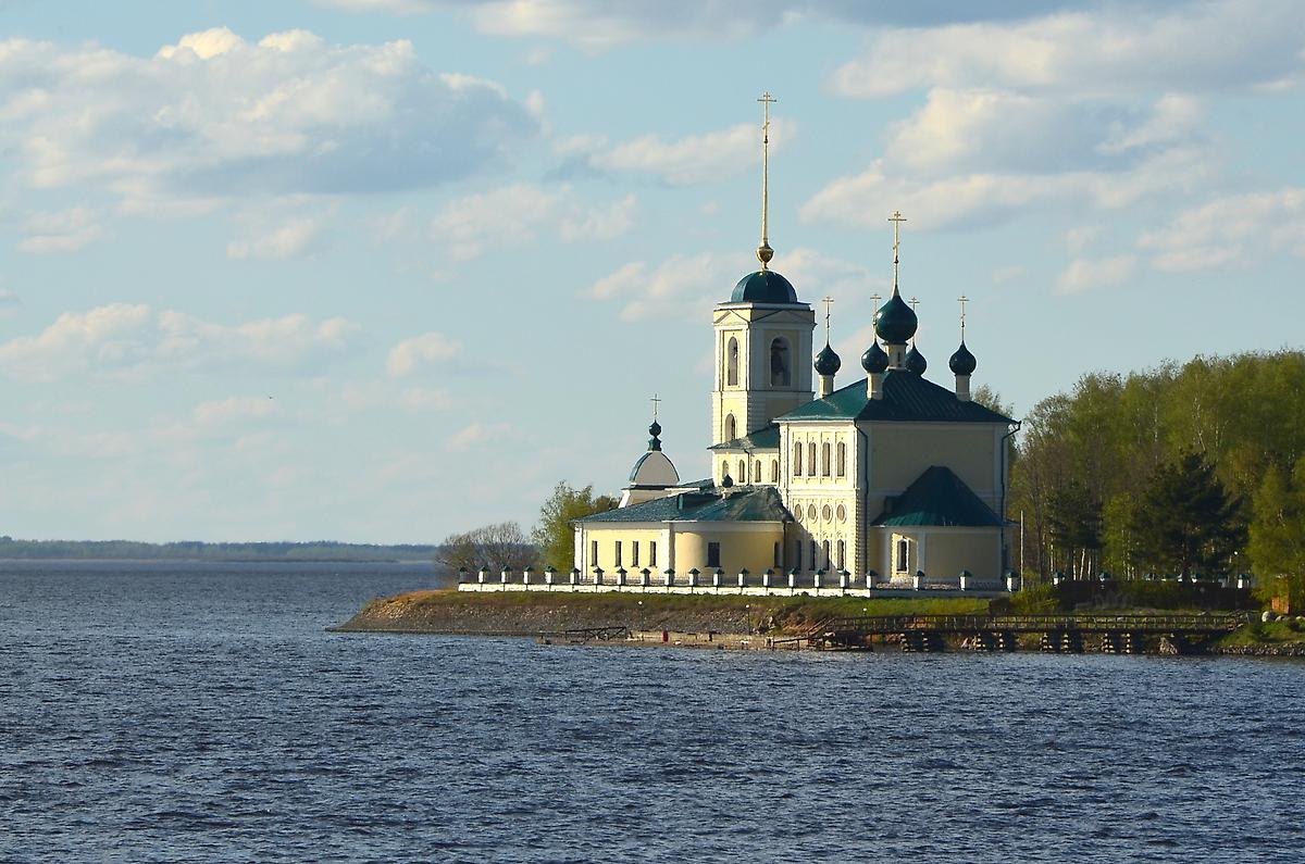 фасады. Церковь Знамения Креста Господня в Коприне (новая), Ясенево (Рыбинский район, Ярославская область)