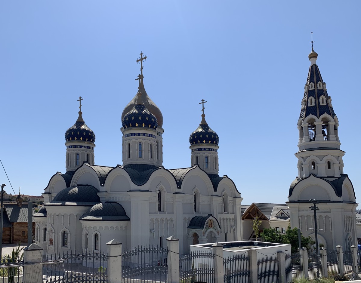 Лимасол. Церковь Николая Чудотворца. фасады