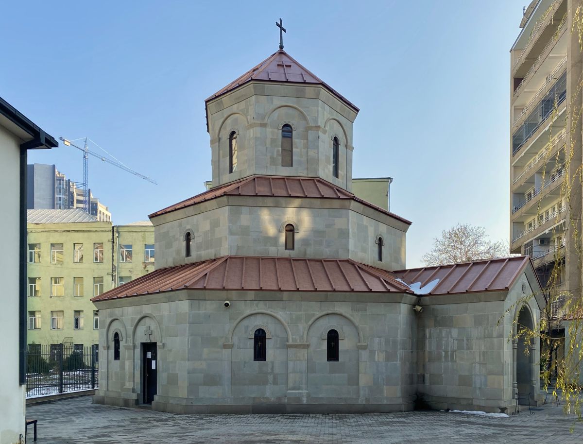Церковь Георгия Победоносца, Сабурталинский район (Тбилиси, город, Грузия). фасады, Вид с севера, от надвратной колокольни