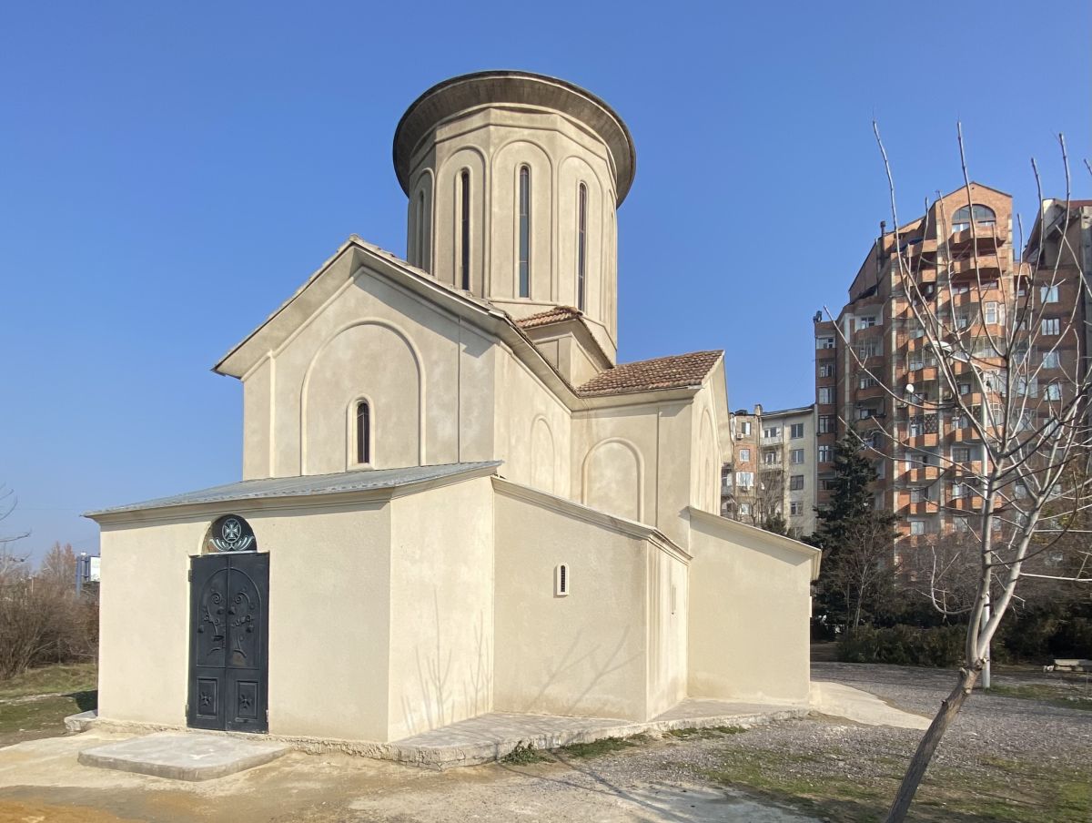 Церковь Трёх Святителей (?) у моста Багратиони, Дидубийский район (Тбилиси, город, Грузия). фасады, Вид с юго-запада