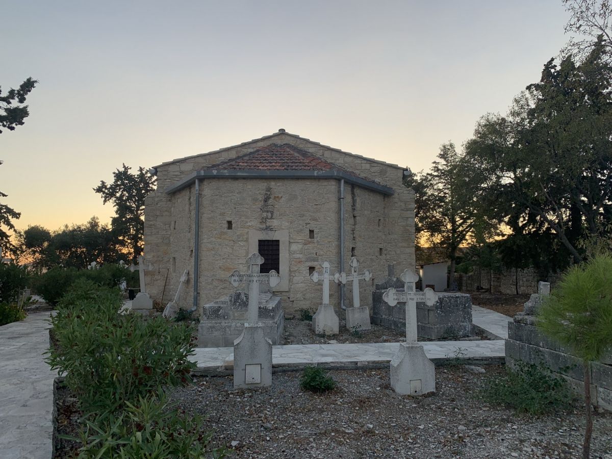 Лофу. Церковь Георгия Победоносца. фасады, Вид на алтарную апсиду