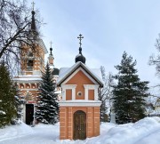 Водосвятная часовня у церкви Смоленской иконы Божией Матери, Вид с запада, позади слева Смоленская церковь<br>, Ивантеевка, Пушкинский район и гг. Ивантеевка, Королёв, Московская область