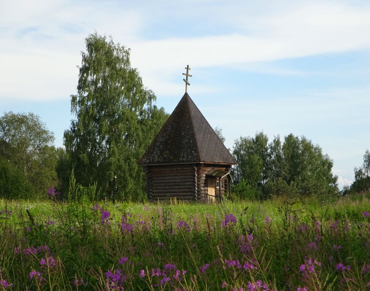 Неизвестная часовня, Ивкино (Переславский район и г. Переславль-Залесский, Ярославская область). общий вид в ландшафте