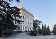 Неизвестная домовая церковь при бывшей Грузинской дворянской гимназии, Церковь располагалась в средней части здания над входом<br>, Вакийский район, Тбилиси, город, Грузия