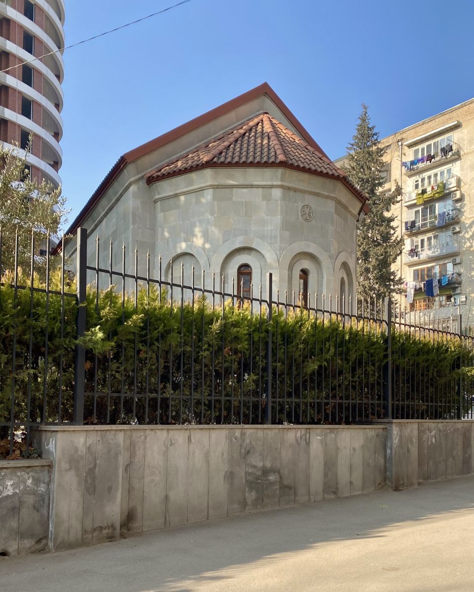 Тбилиси. Церковь Космы и Дамиана в Сабуртало. архитектурные детали, Вид с юго-востока