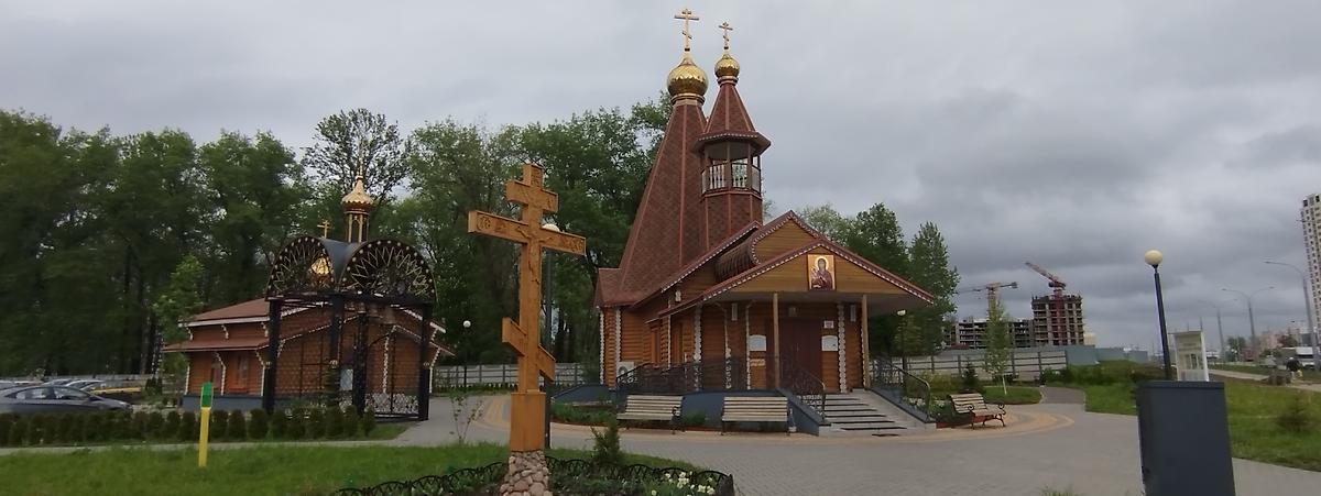 общий вид в ландшафте. Церковь иконы Божией Матери "Троеручица", Минск (Минск, город, Беларусь, Минская область)
