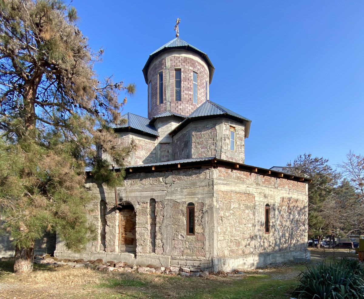 Тбилиси. Неизвестная церковь на проспекте Важи Пшавелы. фасады, Вид с юго-запада