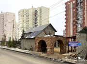 Неизвестная церковь в 4-м квартале Варкетили, Общий вид вдоль ул. Нази Шаманаури, на переднем плане строящаяся звонница<br>, Самгорский район, Тбилиси, город, Грузия