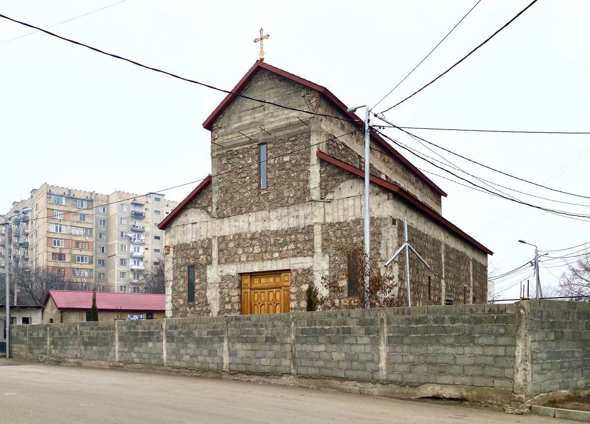 Тбилиси. Церковь Андрея Первозванного в 4-м квартале Варкетили. фасады, Вид с юго-запада из переулка