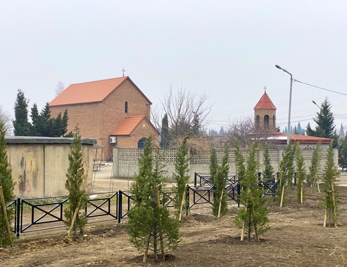 Церковь Илии Праведного во 2-м квартале Варкетили, Самгорский район (Тбилиси, город, Грузия). дополнительная информация, Общий вид с северо-запада, справа церковная звонница