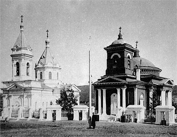 Церковь Успения Пресвятой Богородицы (старая), Кяхта (Кяхтинский район, Республика Бурятия). архивная фотография, Дореволюционное фото. Старая церковь - справа