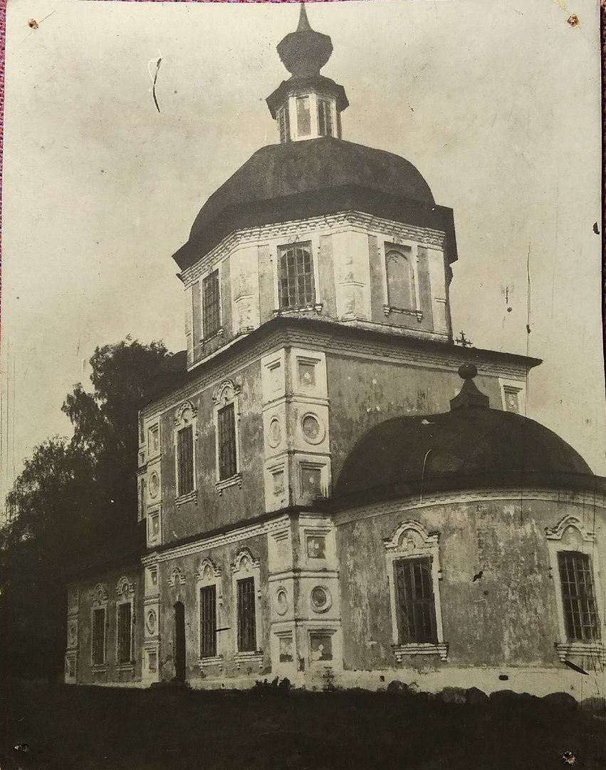 Церковь Сошествия Святого Духа, Архангельское (Бабаевский район, Вологодская область). архивная фотография, Фото 40-50-х годов. Фото взято из группы https://vk.com/wall-204413136_372