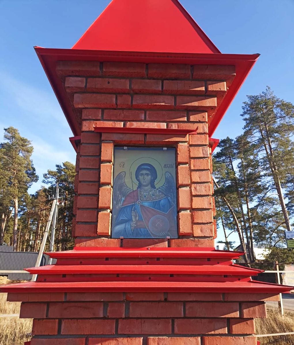 Часовня Михаила Архангела, Кокшайск (Звениговский район, Республика Марий Эл). архитектурные детали, Икона Михаила Архангела на западной стороне  часовни