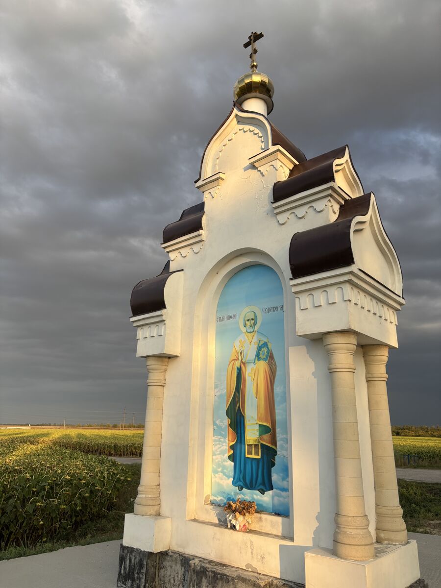 Неизвестная часовня, Балашов (Балашовский район, Саратовская область). фасады, В сиянии закатного солнца.