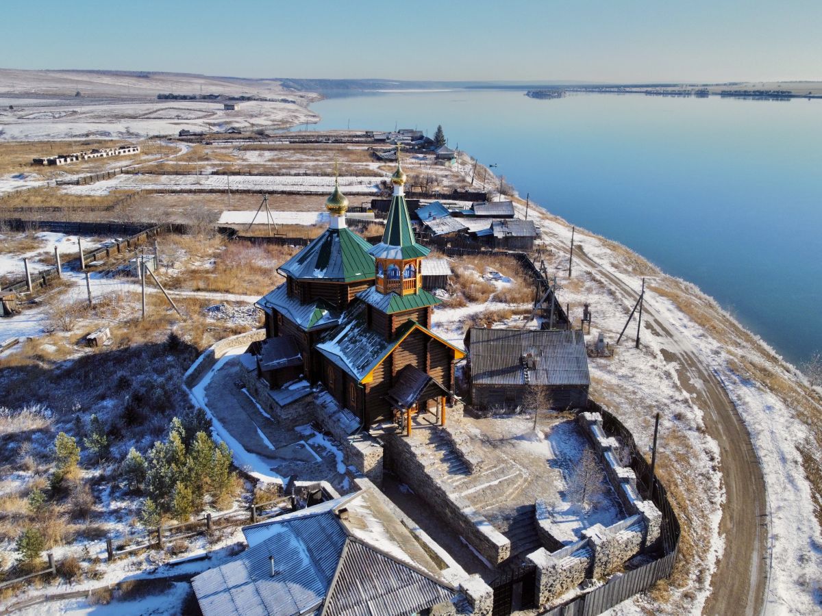Церковь Иоанна Предтечи (новая), Буреть (Боханский район, Иркутская область). общий вид в ландшафте, Вид с запада
