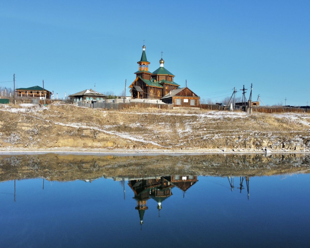 Церковь Иоанна Предтечи (новая), Буреть (Боханский район, Иркутская область). общий вид в ландшафте, Вид с Ангары