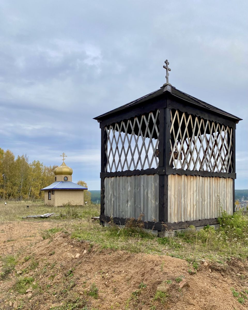 Церковь Николая Чудотворца, Красный Завод (Боготольский район и г. Боготол, Красноярский край). дополнительная информация, Поклонный крест на территории храма